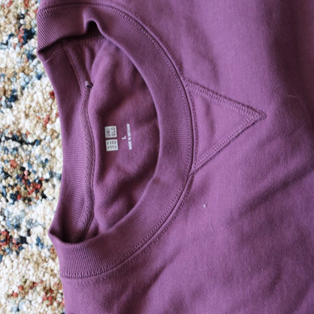 Uniqlo Men's Crewneck Sweater in Plum - Picture 2 of 3